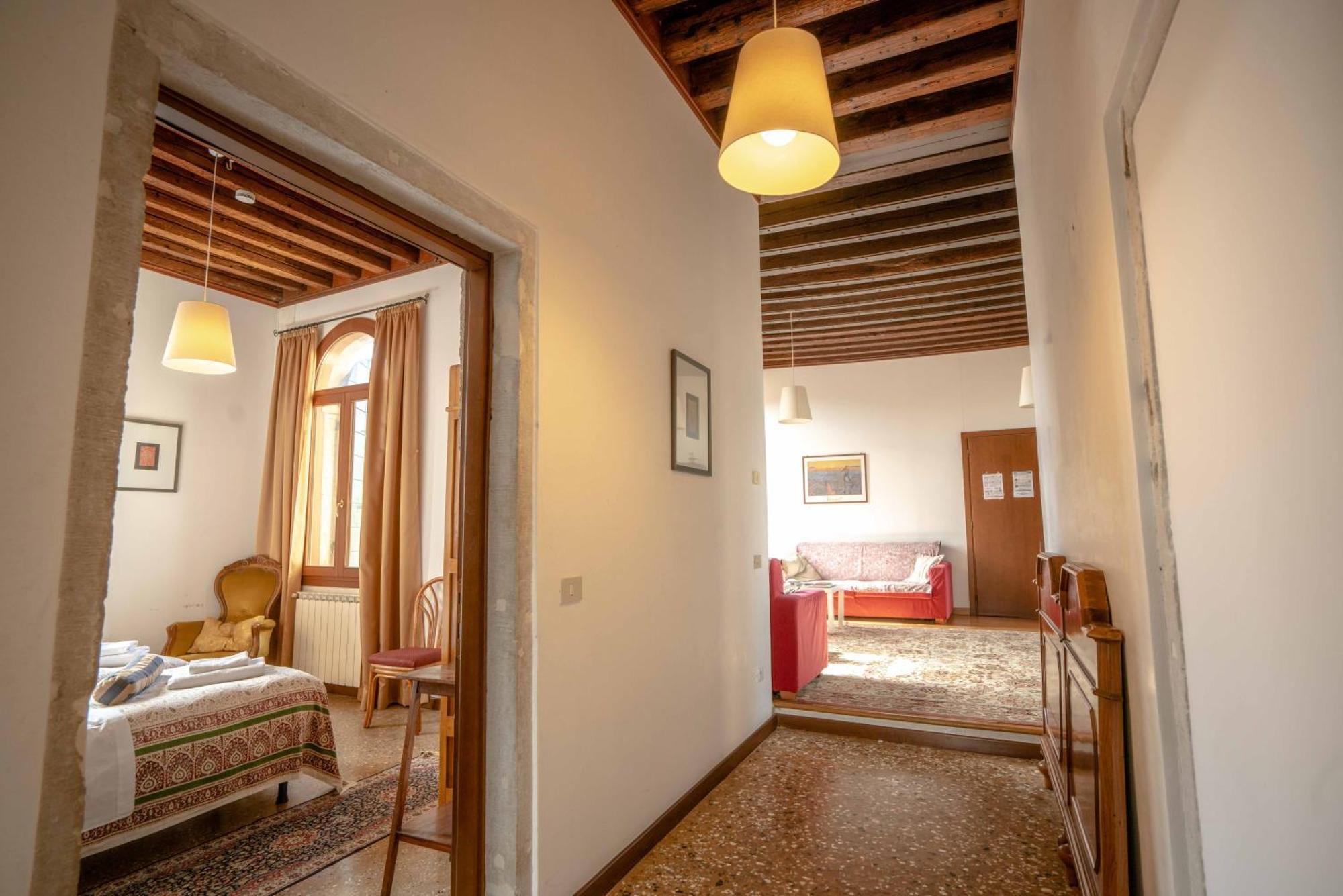 San Trovaso Apartment Venice Exterior photo